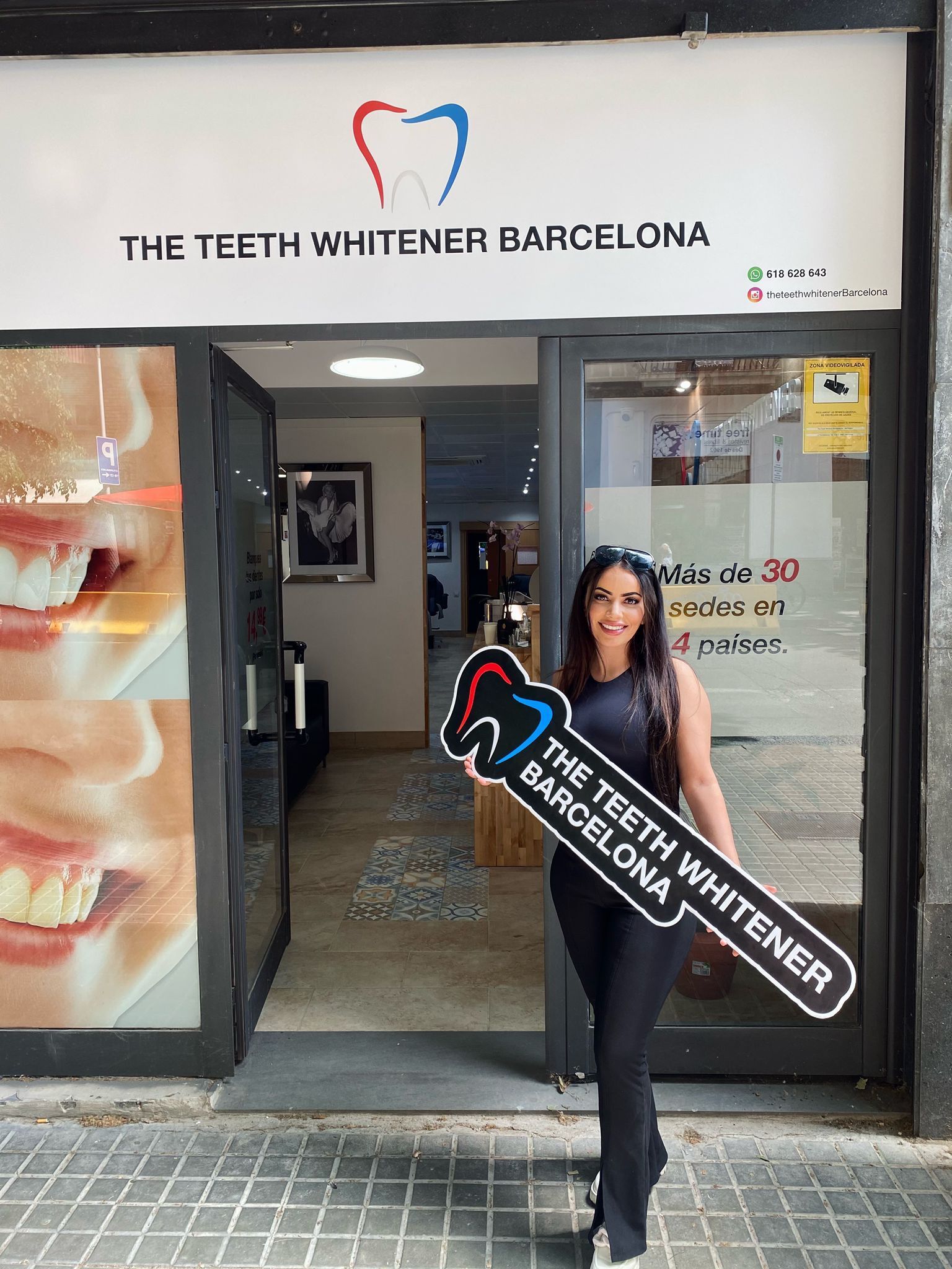 The teeth whitener Barcelona The teeth whitener Barcelona